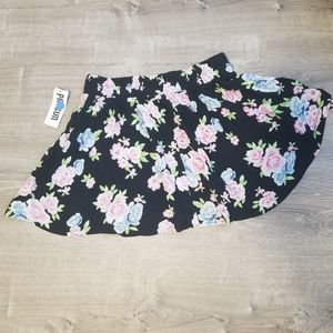 🌸NWT LA Hearts floral mini skirt